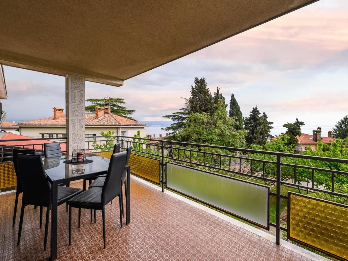 Apartments Vilma Lovran Exterior photo